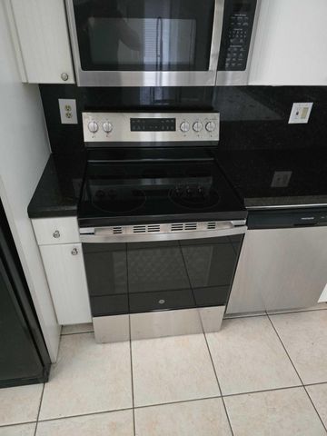 193 Lakeview Drive 205, Weston, FL 33326