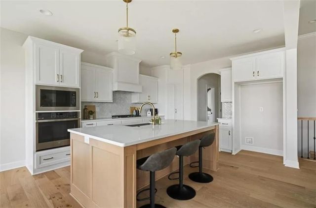 8156 Roundtree Street, Lenexa, KS 66220