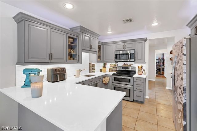 1443 Larkspur DR, Fort Myers, FL 33901