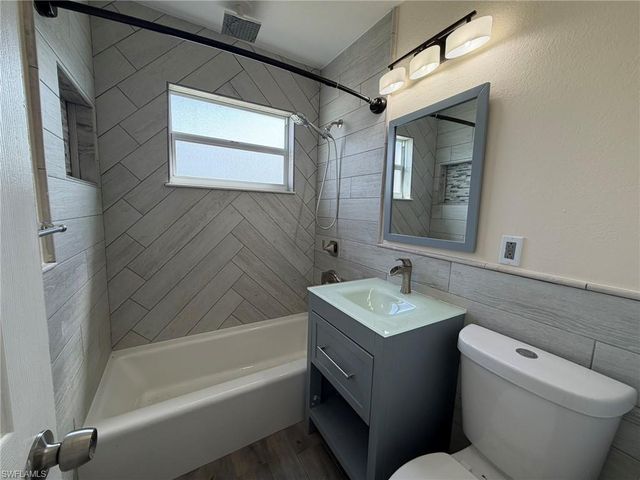 21067 Gladis AVE, Port Charlotte, FL 33952