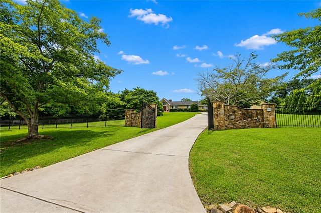 1464 Lakeview Road, Grayson, GA 30017