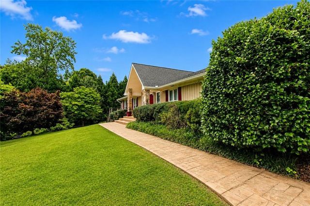 1464 Lakeview Road, Grayson, GA 30017