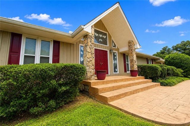 1464 Lakeview Road, Grayson, GA 30017