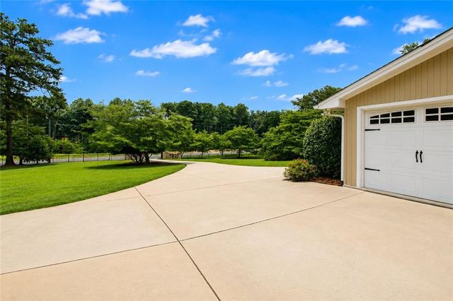 1464 Lakeview Road, Grayson, GA 30017