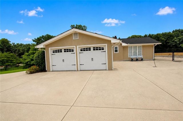 1464 Lakeview Road, Grayson, GA 30017