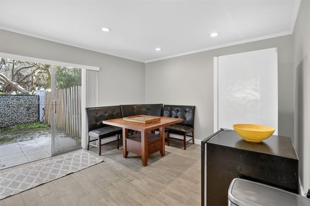 4700 Grapevine Way, Davie, FL 33331