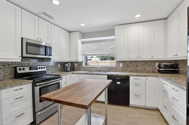 4700 Grapevine Way, Davie, FL 33331