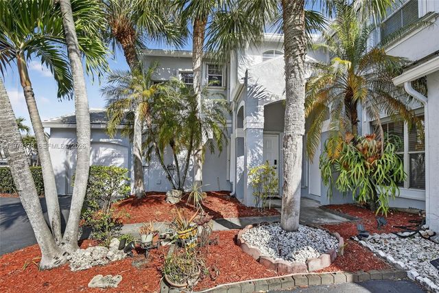 4700 Grapevine Way, Davie, FL 33331