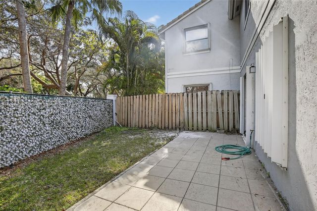 4700 Grapevine Way, Davie, FL 33331