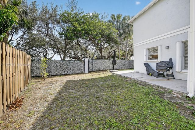 4700 Grapevine Way, Davie, FL 33331