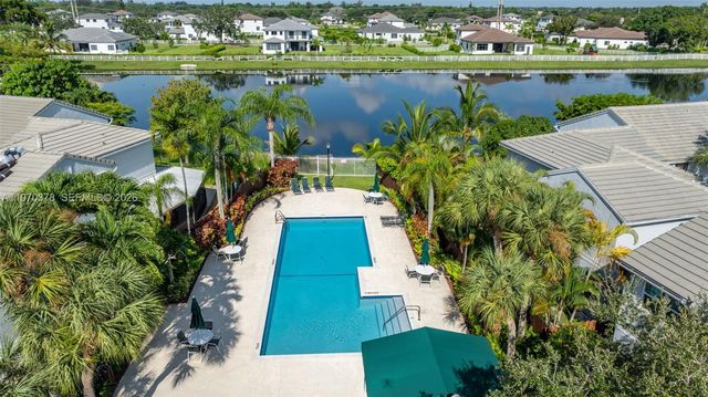 4700 Grapevine Way, Davie, FL 33331