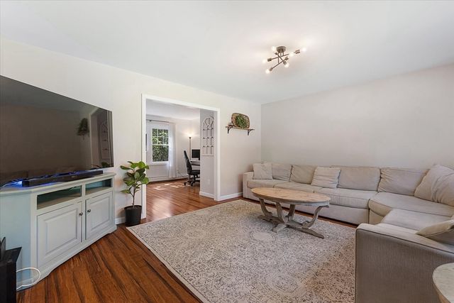 44 Underwood Rd, Hubbardston, MA 01452