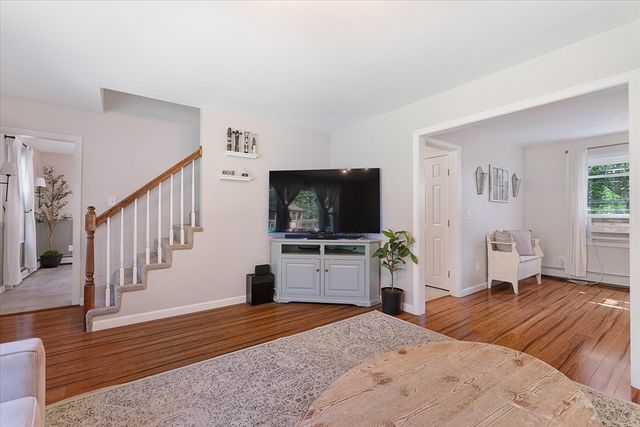 44 Underwood Rd, Hubbardston, MA 01452