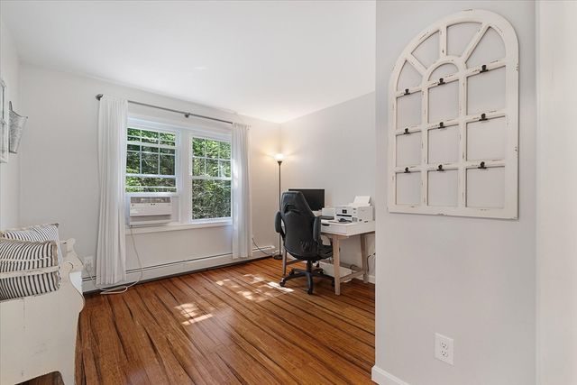 44 Underwood Rd, Hubbardston, MA 01452
