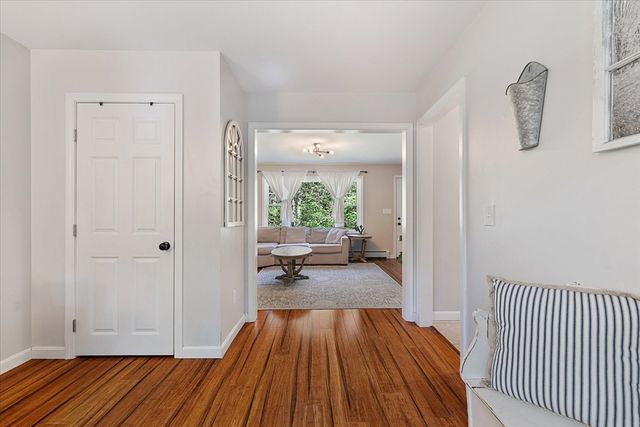 44 Underwood Rd, Hubbardston, MA 01452