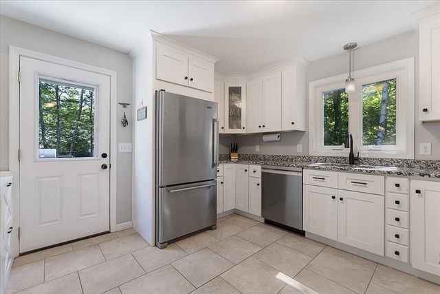 44 Underwood Rd, Hubbardston, MA 01452