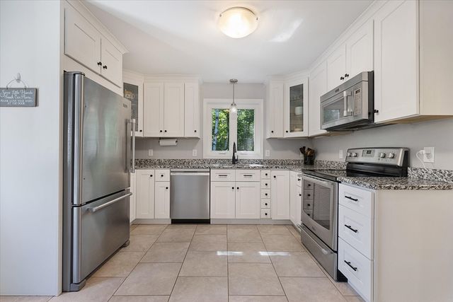 44 Underwood Rd, Hubbardston, MA 01452