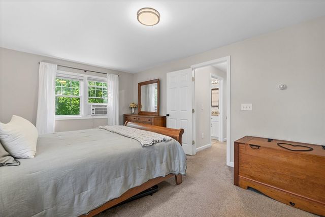 44 Underwood Rd, Hubbardston, MA 01452