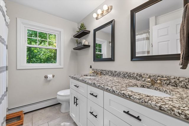 44 Underwood Rd, Hubbardston, MA 01452