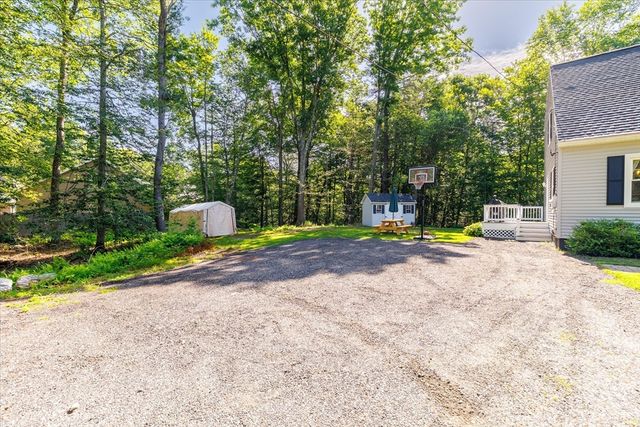 44 Underwood Rd, Hubbardston, MA 01452