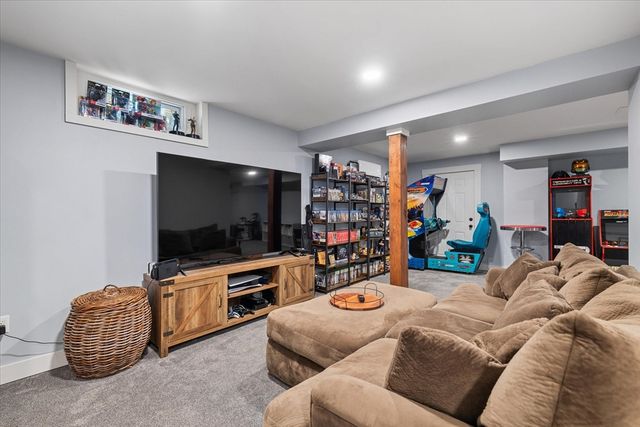 44 Underwood Rd, Hubbardston, MA 01452