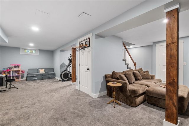 44 Underwood Rd, Hubbardston, MA 01452