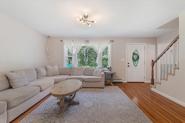 44 Underwood Rd, Hubbardston, MA 01452