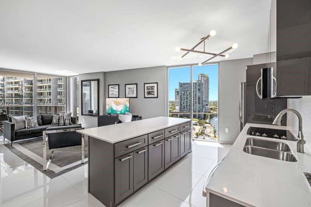 31 SE 6th St 2101, Miami, FL 33131