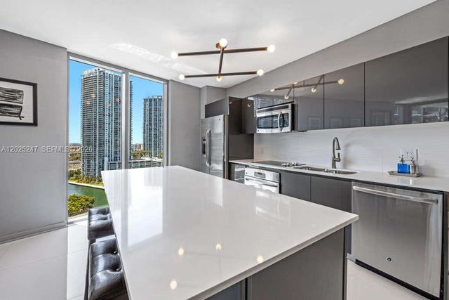 31 SE 6th St 2101, Miami, FL 33131