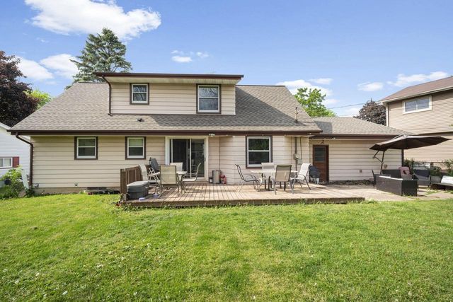 1666 Dellwood COURT, Grafton, WI 53024