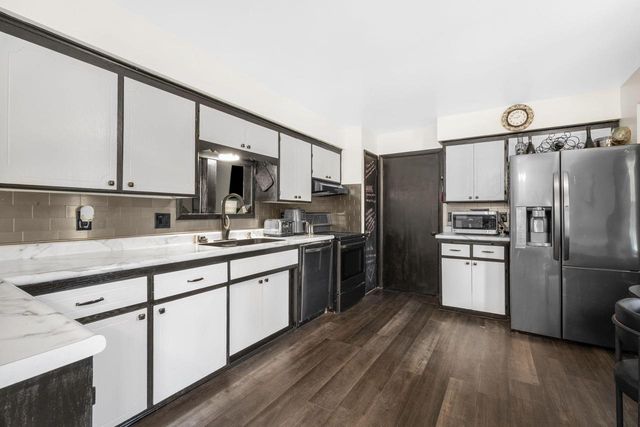 1666 Dellwood COURT, Grafton, WI 53024