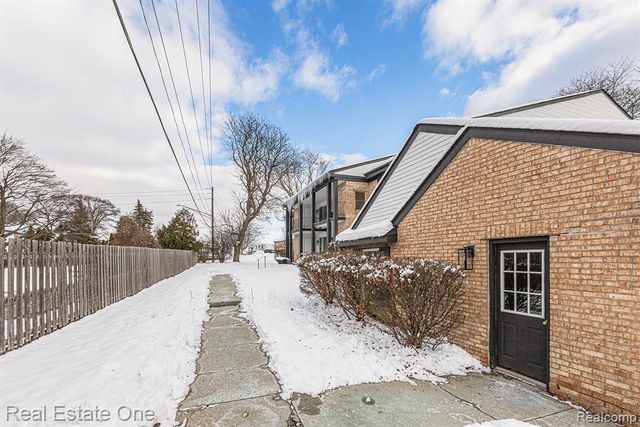 31085 Pheasant Run Street 11, Farmington Hills, MI 48334