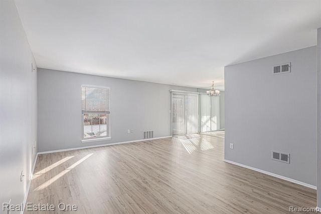 31085 Pheasant Run Street 11, Farmington Hills, MI 48334