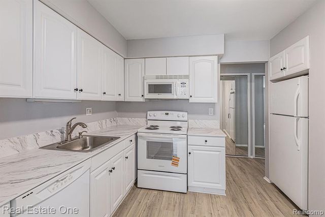 31085 Pheasant Run Street 11, Farmington Hills, MI 48334