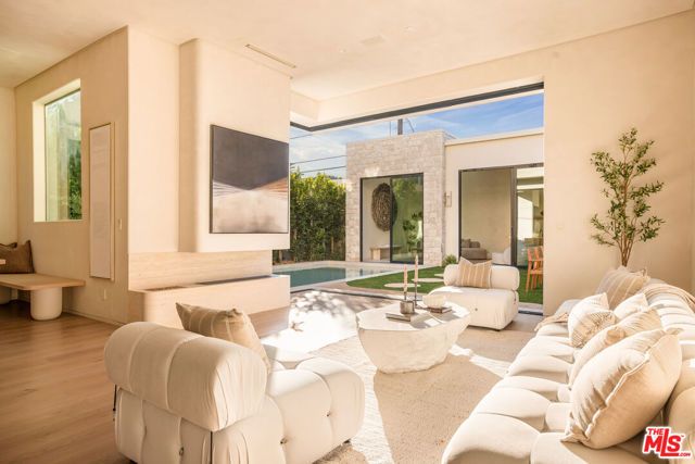 517 N Martel Avenue, Los Angeles, CA 90036