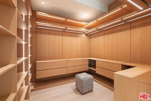 517 N Martel Avenue, Los Angeles, CA 90036