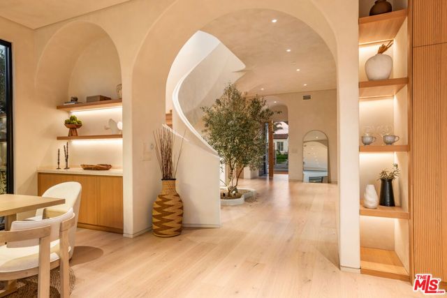 517 N Martel Avenue, Los Angeles, CA 90036