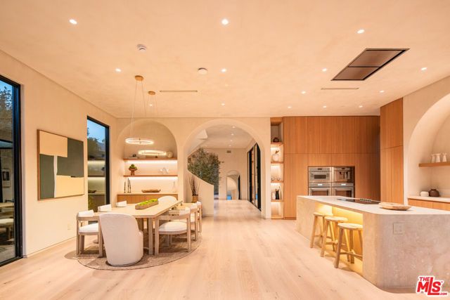 517 N Martel Avenue, Los Angeles, CA 90036