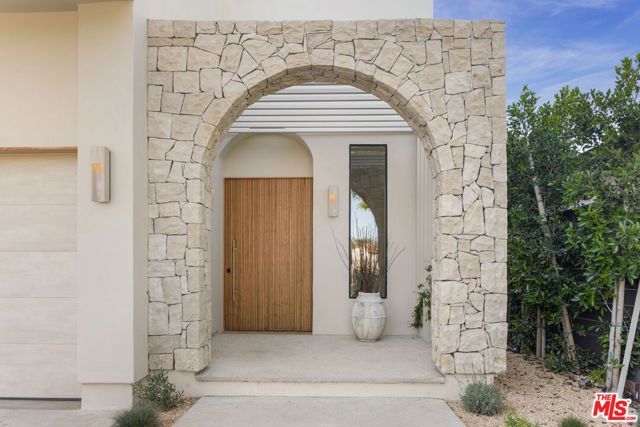 517 N Martel Avenue, Los Angeles, CA 90036