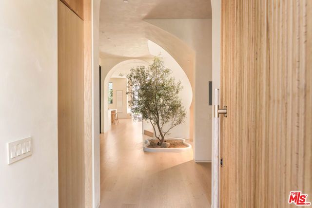 517 N Martel Avenue, Los Angeles, CA 90036