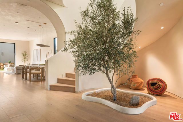 517 N Martel Avenue, Los Angeles, CA 90036