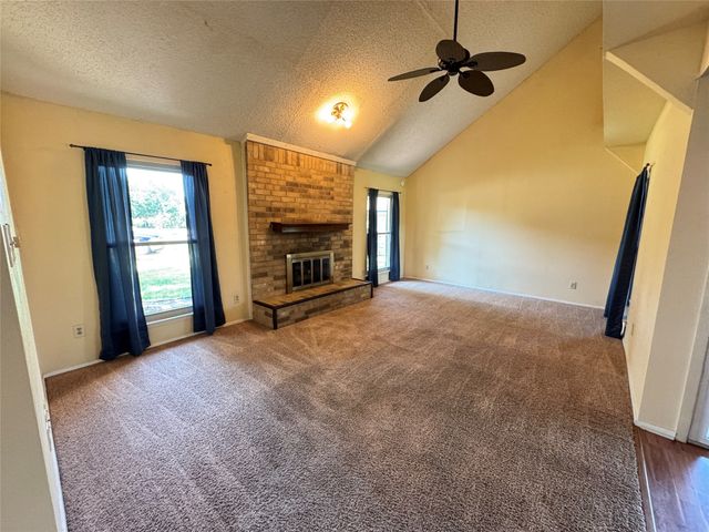 2610 Fallcreek Circle, Carrollton, TX 75006