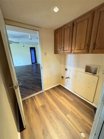 2610 Fallcreek Circle, Carrollton, TX 75006
