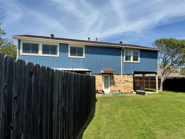 2610 Fallcreek Circle, Carrollton, TX 75006