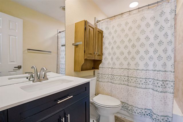 2610 Fallcreek Circle, Carrollton, TX 75006