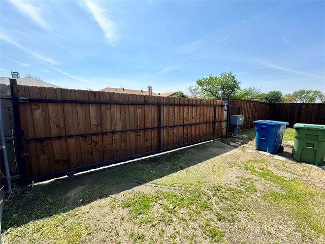 2610 Fallcreek Circle, Carrollton, TX 75006