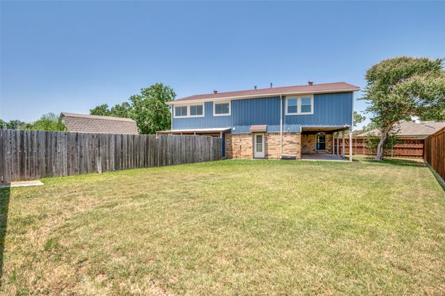 2610 Fallcreek Circle, Carrollton, TX 75006