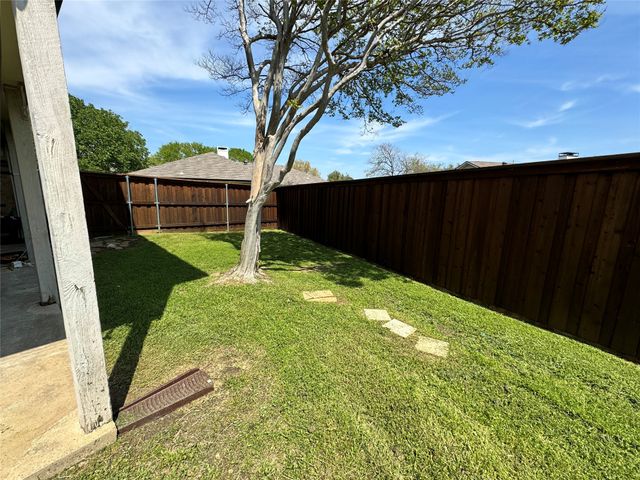 2610 Fallcreek Circle, Carrollton, TX 75006