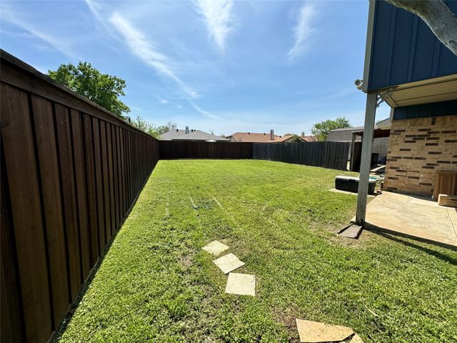 2610 Fallcreek Circle, Carrollton, TX 75006