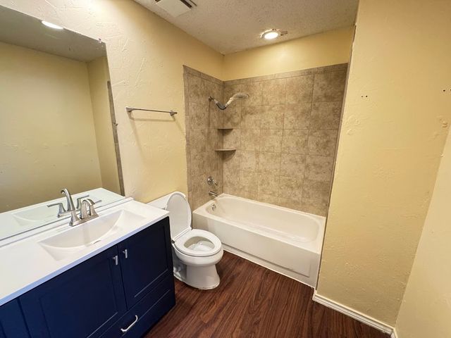 2610 Fallcreek Circle, Carrollton, TX 75006